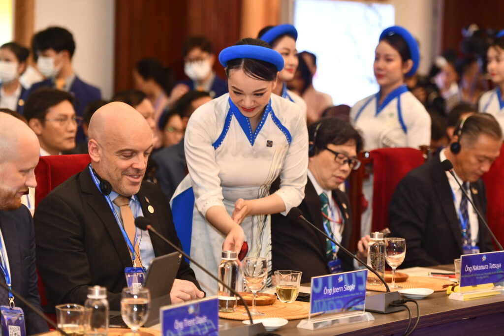 Thương hiệu Đôi Dép tham gia tiệc trà CEO 100 Tea Connect tại Diễn đàn Kinh tế TP. Hồ Chí Minh (HEF) 2023