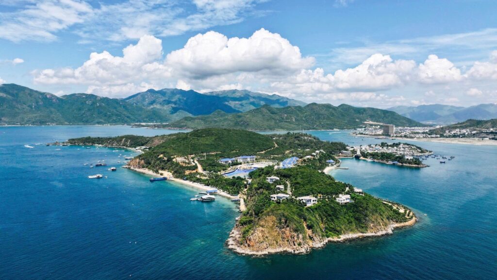 Đảo Trí Nguyên (Hòn Miễu) là nơi tổ chức đăng cai Hoa Hậu Hoàn Vũ Việt Nam 2025