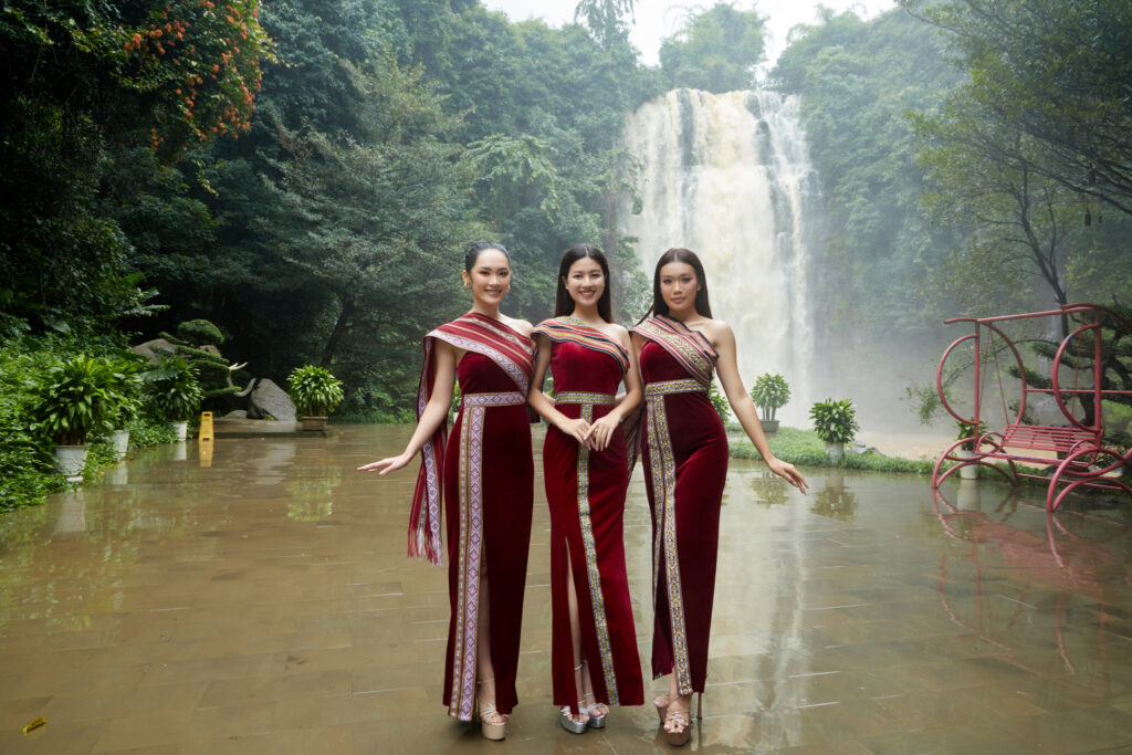 Khám phá thiên nhiên đầy hứng thú tại Tea Bobla Waterfall.