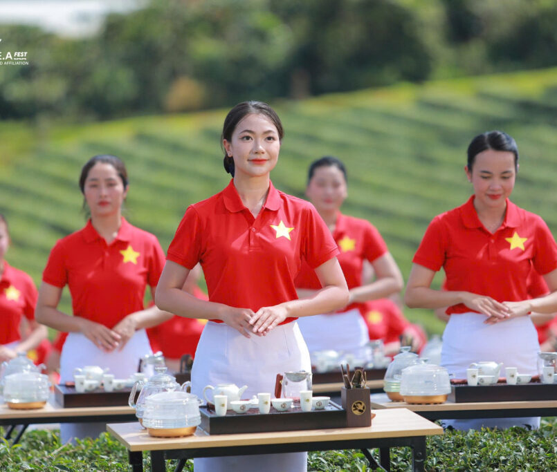 Cảm nhận tinh hoa văn hóa Trà Việt với sự kiện đồng diễn pha trà và dâng trà của 1.111 trà nương