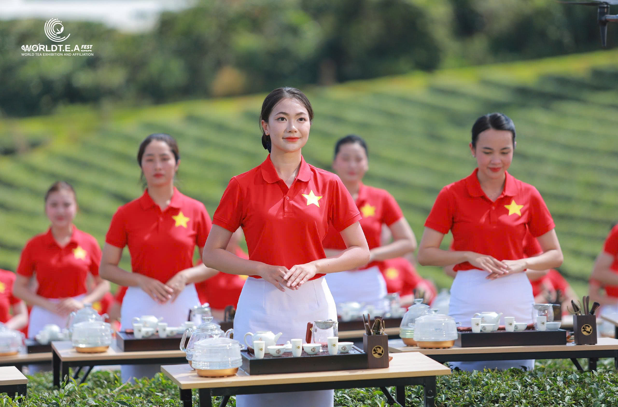 Cảm nhận tinh hoa văn hóa Trà Việt với sự kiện đồng diễn pha trà và dâng trà của 1.111 trà nương